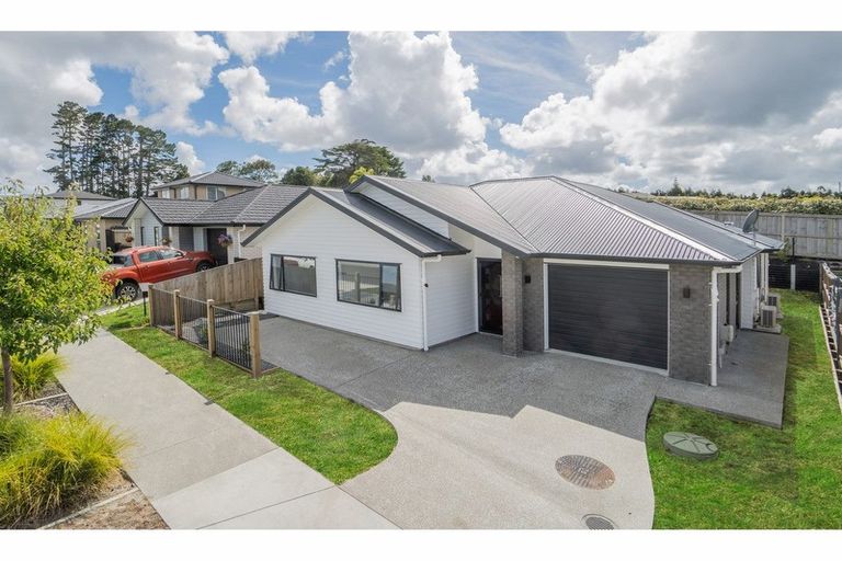 Photo of property in 30 Accolage Boulevard, Kumeu, 0810