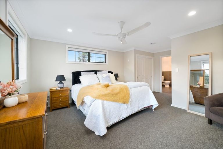 Photo of property in 30 South Kensington Way, Henderson, Auckland, 0612