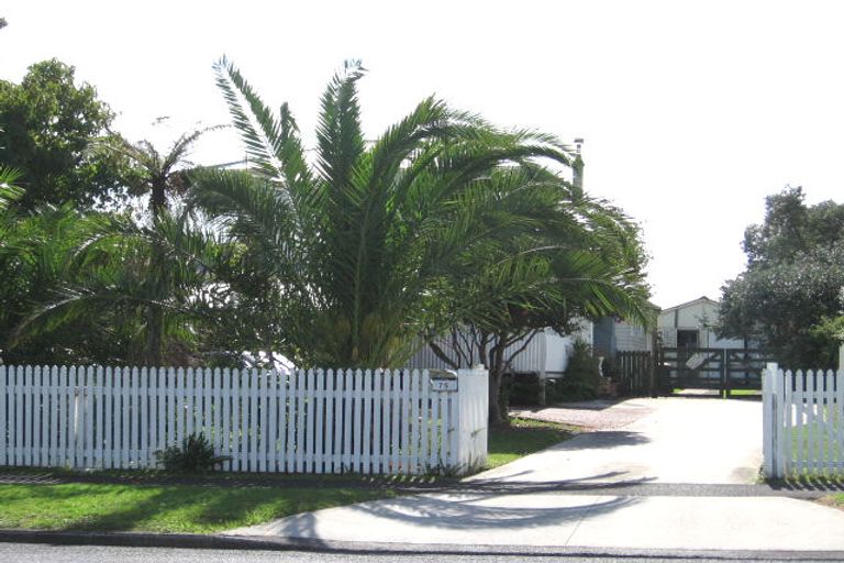 Photo of property in 75 Taikata Road, Te Atatu Peninsula, Auckland, 0610