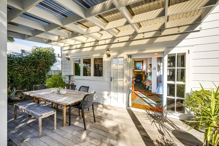 Photo of property in 16 Owen Street, Napier South, Napier, 4110