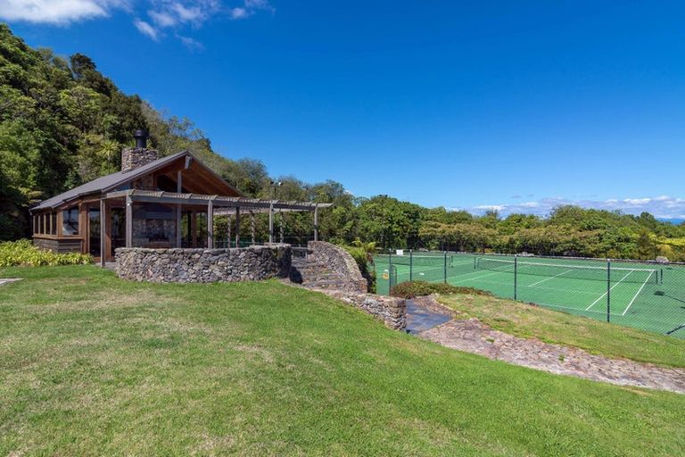 Photo of property in 24 Whakamoenga Point, Acacia Bay, Taupo, 3385