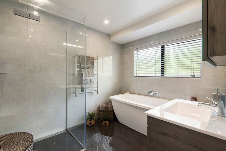 Photo of property in 21 Ballini Rise, West Harbour, Auckland, 0618