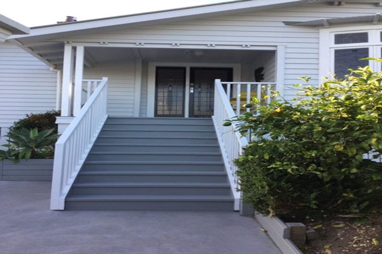 Photo of property in 1/46 Old Lake Road, Narrow Neck, Auckland, 0624