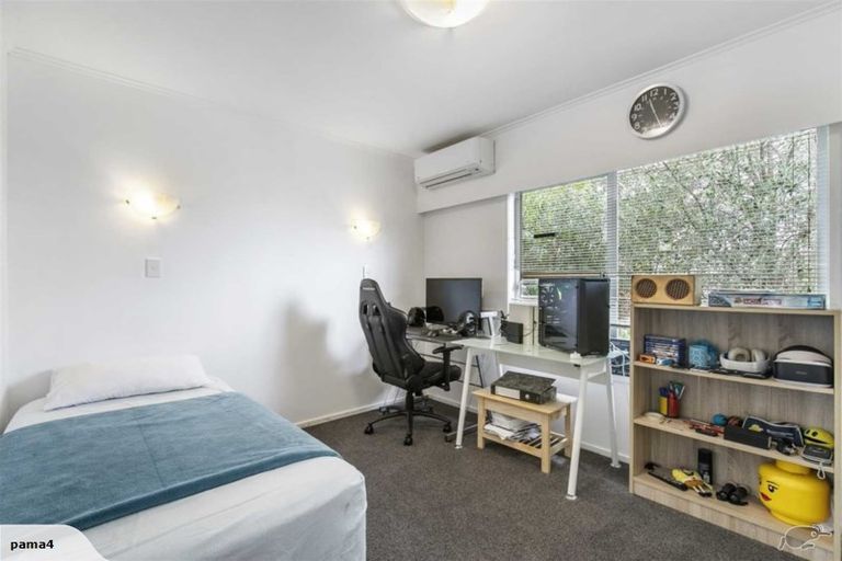 Photo of property in 3/1a Castor Bay Road, Castor Bay, Auckland, 0620