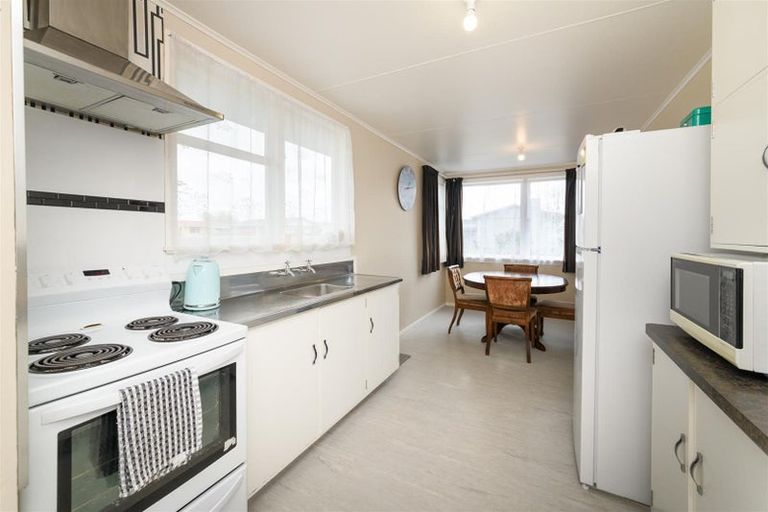 Photo of property in 19 Fergusson Street, Marton, 4710