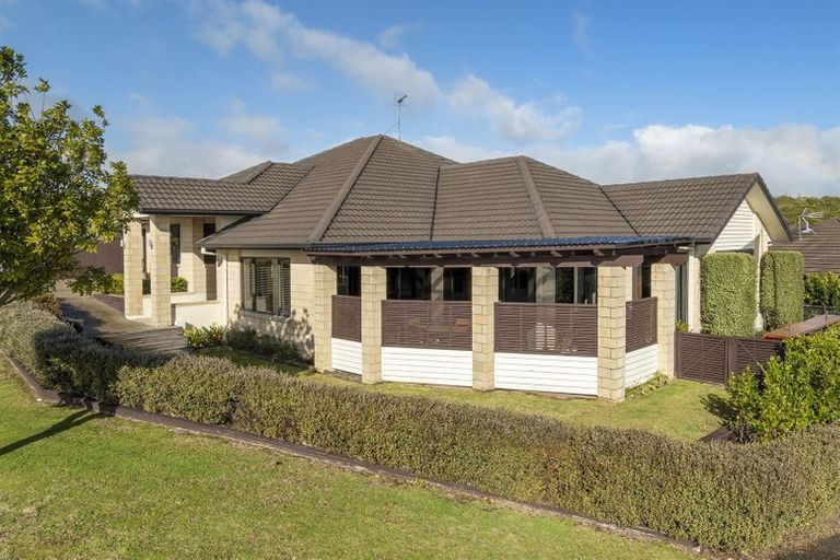 Photo of property in 2 Crater Close, Pyes Pa, Tauranga, 3112