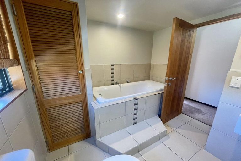 Photo of property in 6b Chatsworth Road, Silverstream, Upper Hutt, 5019