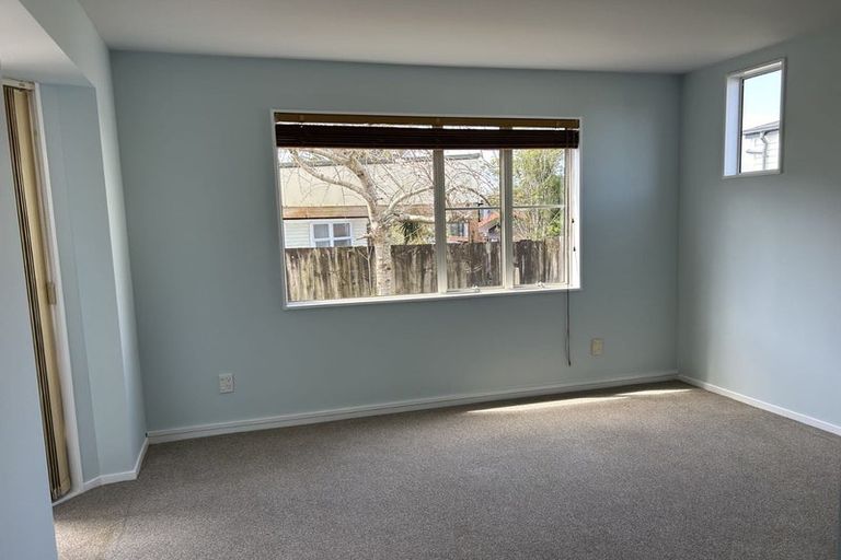 Photo of property in 2/991 Beach Road, Torbay, Auckland, 0630