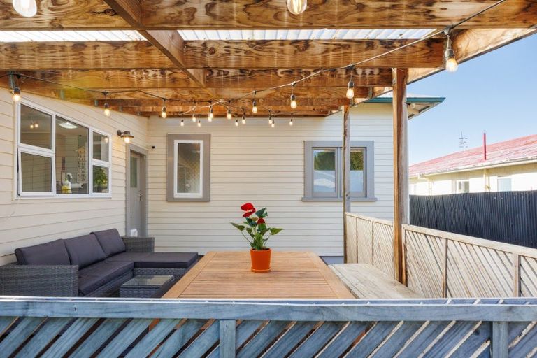 Photo of property in 32 Colombo Street, Hokowhitu, Palmerston North, 4410