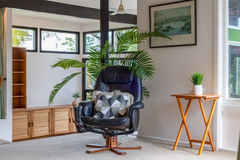 Photo of property in 84 Winara Avenue, Waikanae, 5036