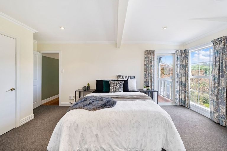 Photo of property in 24 Saunders Close, Whitby, Porirua, 5024