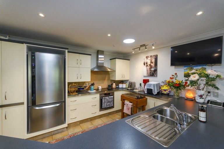 Photo of property in 64 Royal Oak Drive, Kelvin Grove, Palmerston North, 4414