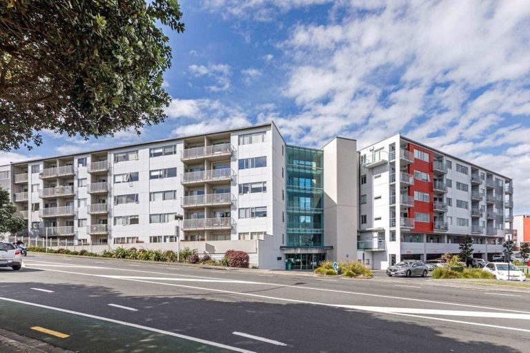 Photo of property in Shoal Haven Apartments, 212a/130 Anzac Street, Takapuna, Auckland, 0622