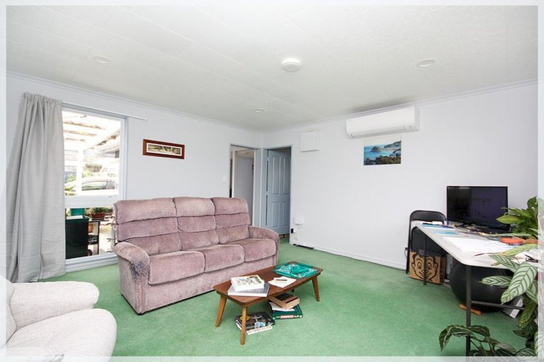 Photo of property in 6 Watchorn Place, Foxton Beach, Foxton, 4815