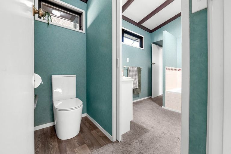 Photo of property in 10 Burwood Place, Silverdale, Hamilton, 3216