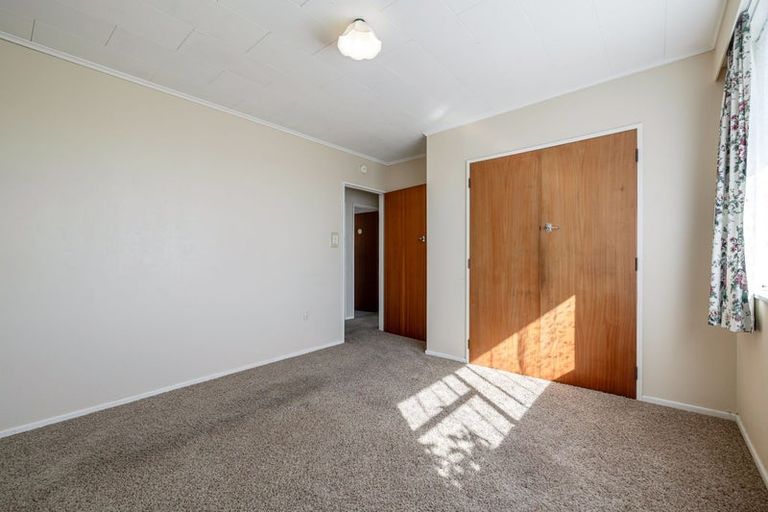 Photo of property in 26 Westmere Place, Takaro, Palmerston North, 4412