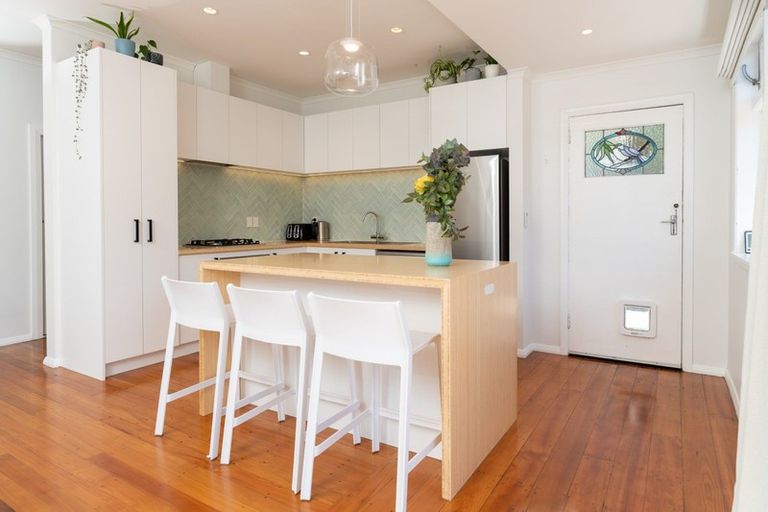 Photo of property in 15 Sunglow Avenue, Melrose, Wellington, 6023