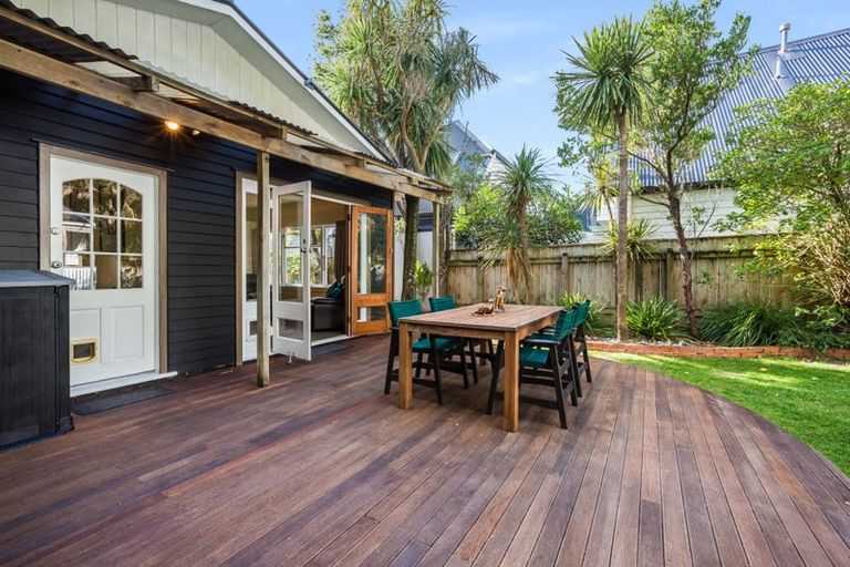 Photo of property in 123 Muritai Road, Eastbourne, Lower Hutt, 5013