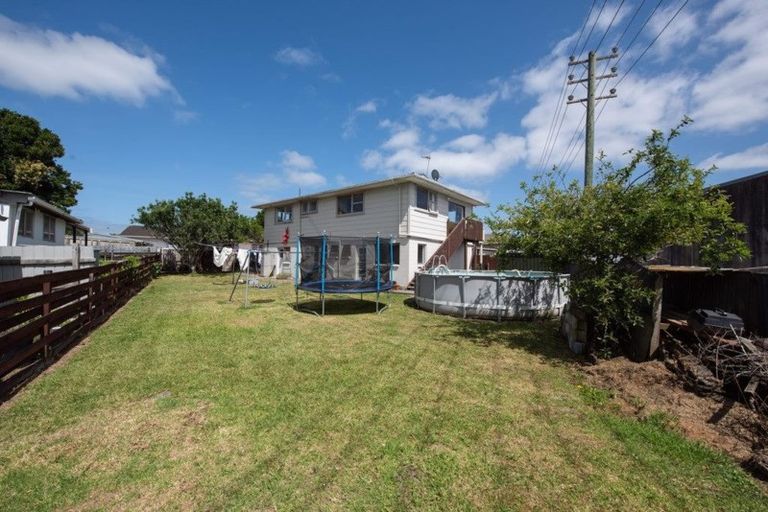 Photo of property in 40 Harmel Road, Glendene, Auckland, 0602