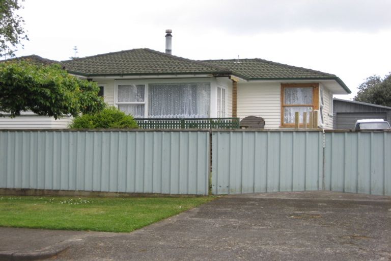Photo of property in 25 Tairere Crescent, Rosehill, Papakura, 2113