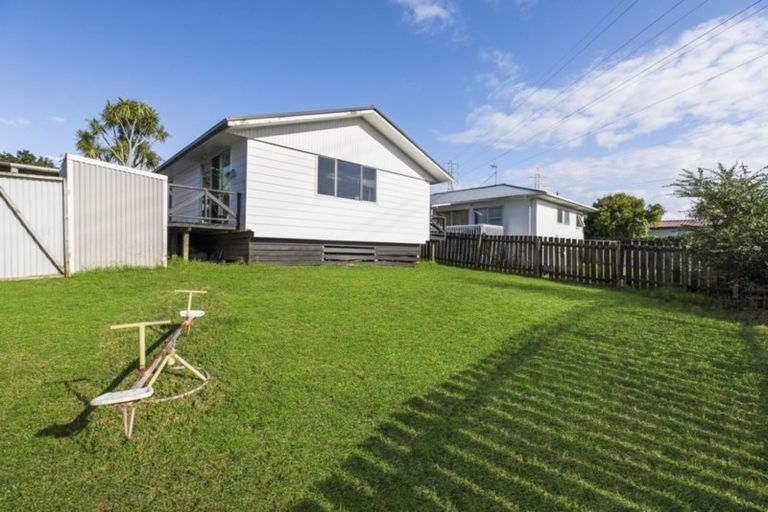 Photo of property in 3/24a Waimumu Road, Massey, Auckland, 0614