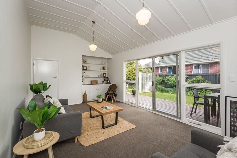 Photo of property in 8 Erin Crescent, Mairehau, Christchurch, 8013