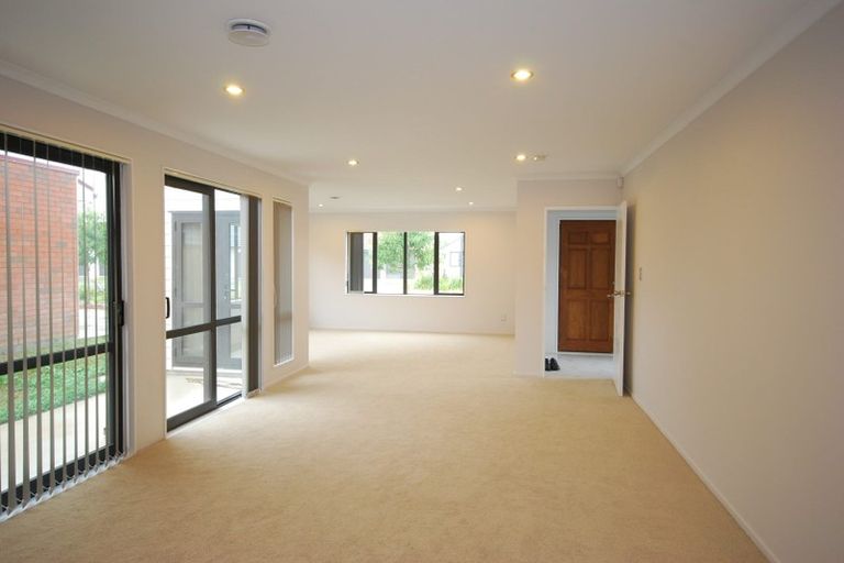 Photo of property in 8 Whekau Drive, Takanini, 2112