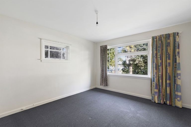 Photo of property in 122 Memorial Avenue, Burnside, Christchurch, 8053