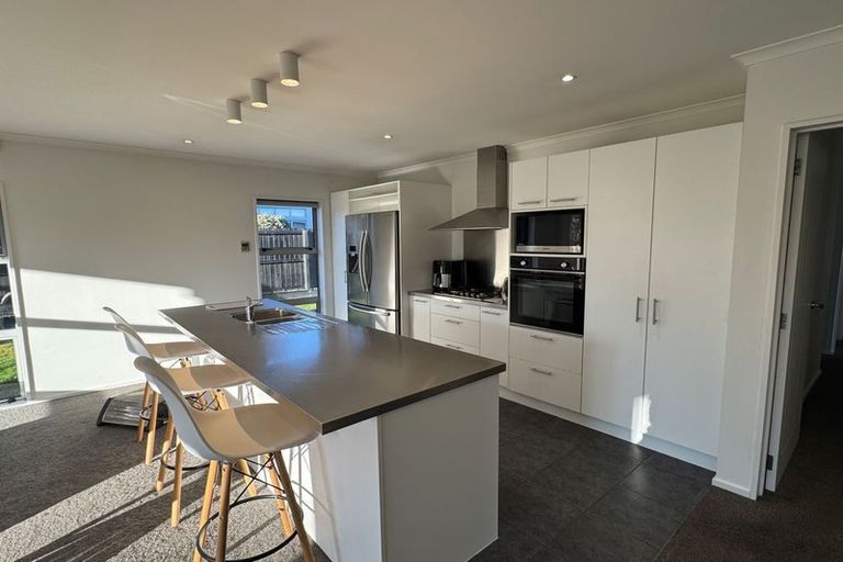 Photo of property in 2 Whio Close, Parklands, Christchurch, 8083