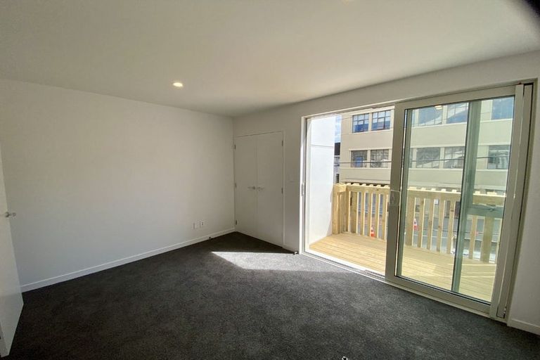 Photo of property in 2/30 Pirie Street, Mount Victoria, Wellington, 6011