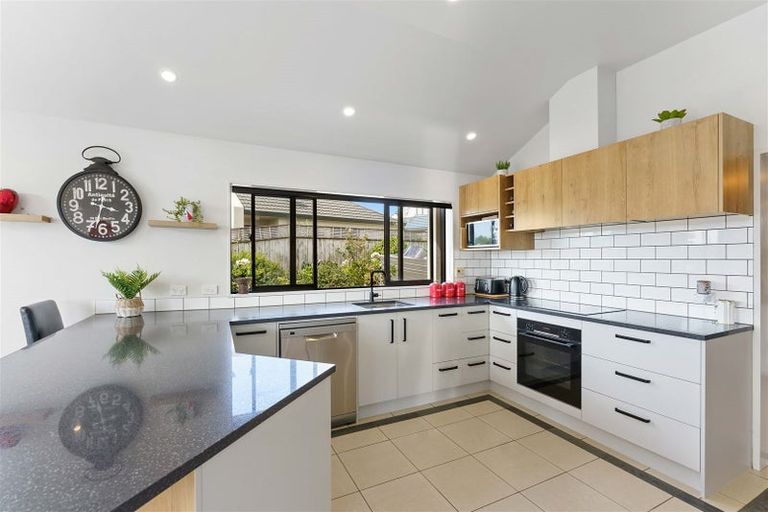 Photo of property in 15 Rifleman Lane, Paraparaumu Beach, Paraparaumu, 5032