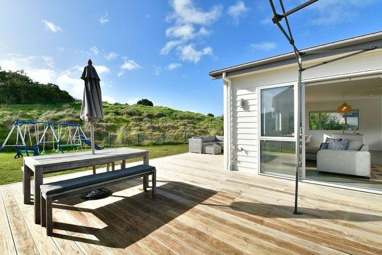 Photo of property in 33 Kaipuke Crescent, Gulf Harbour, Whangaparaoa, 0930