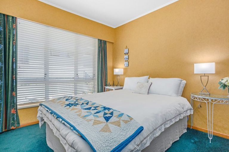 Photo of property in 4 Ranui Terrace, Tawa, Wellington, 5028