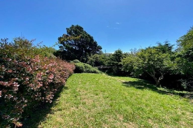 Photo of property in 37 Ranui Terrace, Tawa, Wellington, 5028