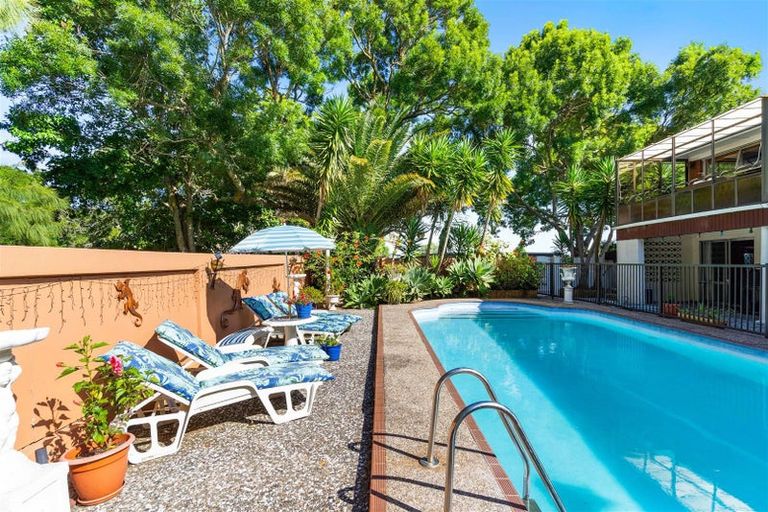 Photo of property in 36 Cascades Road, Pakuranga Heights, Auckland, 2010