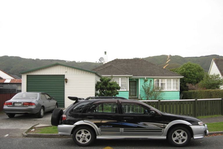 Photo of property in 4 Barton Grove, Naenae, Lower Hutt, 5011