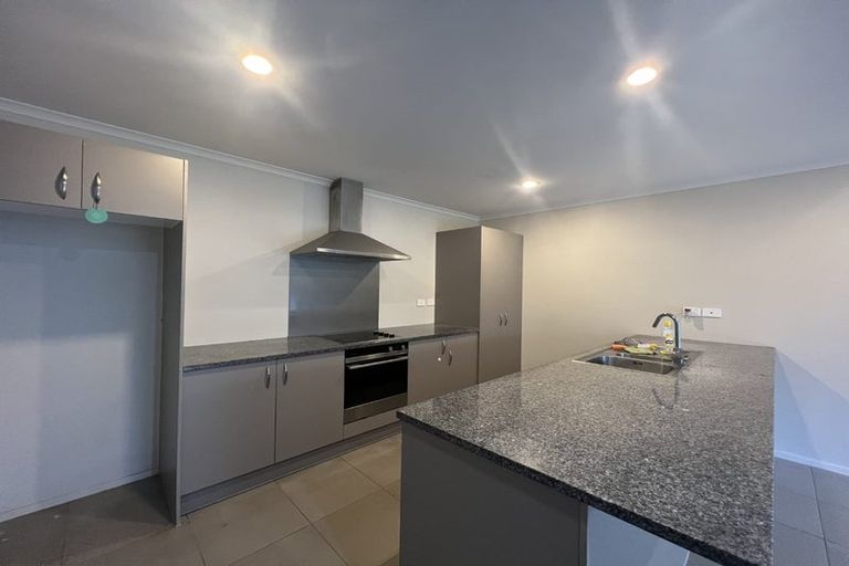 Photo of property in 18 Akeake Lane, Manurewa, Auckland, 2102