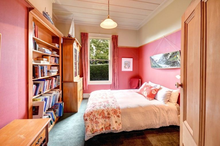 Photo of property in 1 Alison Crescent, Belleknowes, Dunedin, 9011