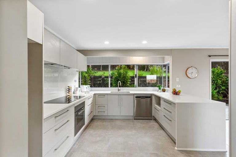 Photo of property in 7 Kerlin Crescent, West Harbour, Auckland, 0618