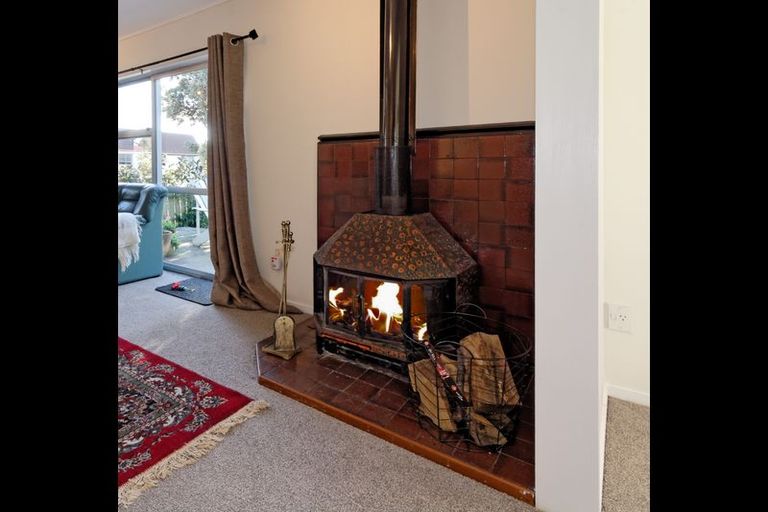 Photo of property in 2/49 Seabrook Avenue, New Lynn, Auckland, 0600