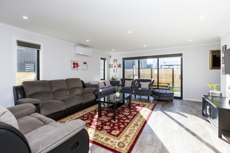 Photo of property in 18 Dahl Drive, Wallaceville, Upper Hutt, 5018