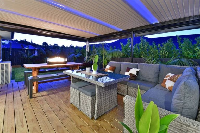 Photo of property in 32 Woodridge Drive, Stanmore Bay, Whangaparaoa, 0932