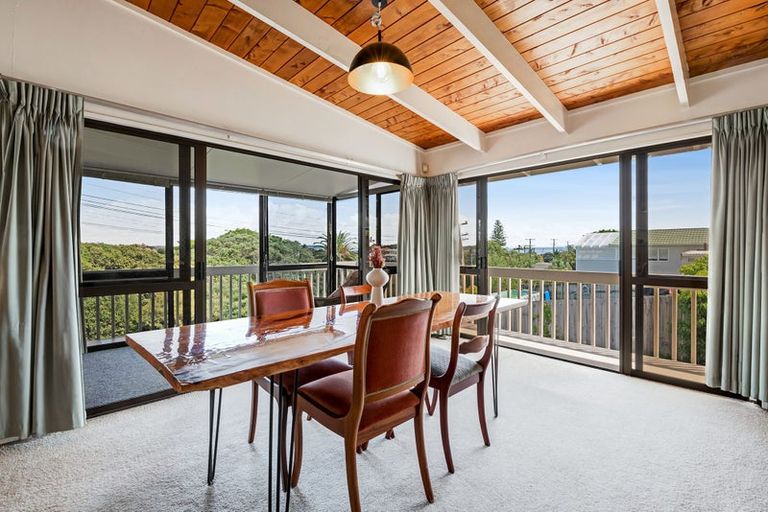 Photo of property in 25a Tindalls Bay Road, Tindalls Beach, Whangaparaoa, 0930