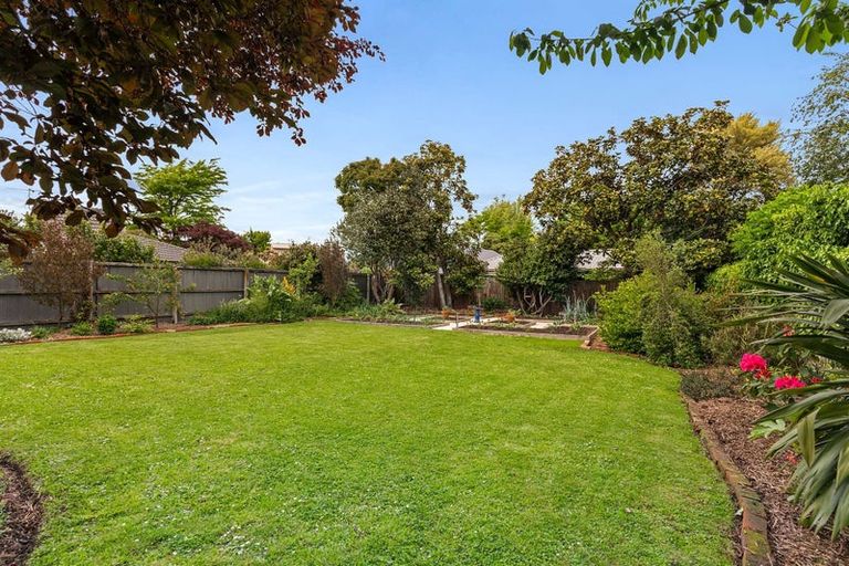 Photo of property in 201 Wairakei Road, Bryndwr, Christchurch, 8053