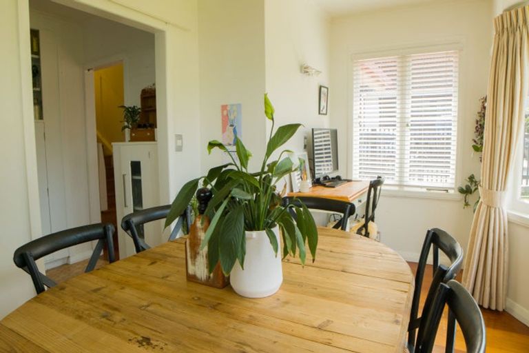 Photo of property in 27 Belle Vue Avenue, Northcote Point, Auckland, 0627