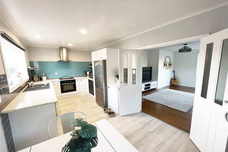 Photo of property in 921 Whangaparaoa Road, Manly, Whangaparaoa, 0930