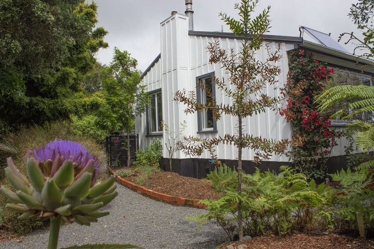 Photo of property in 84 Govett Avenue, Frankleigh Park, New Plymouth, 4310