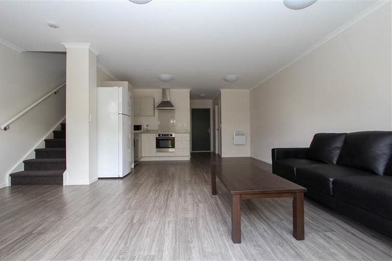 Photo of property in 33 Chiefs Court, Hamilton East, Hamilton, 3216