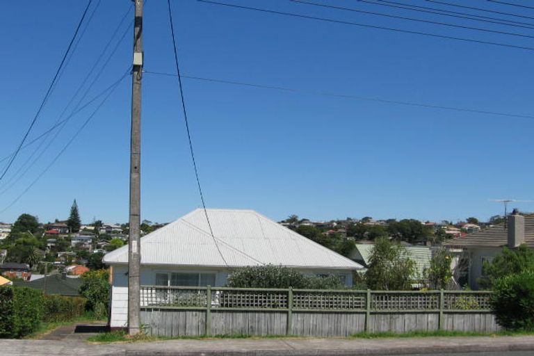 Photo of property in 24 Dallinghoe Crescent, Milford, Auckland, 0620