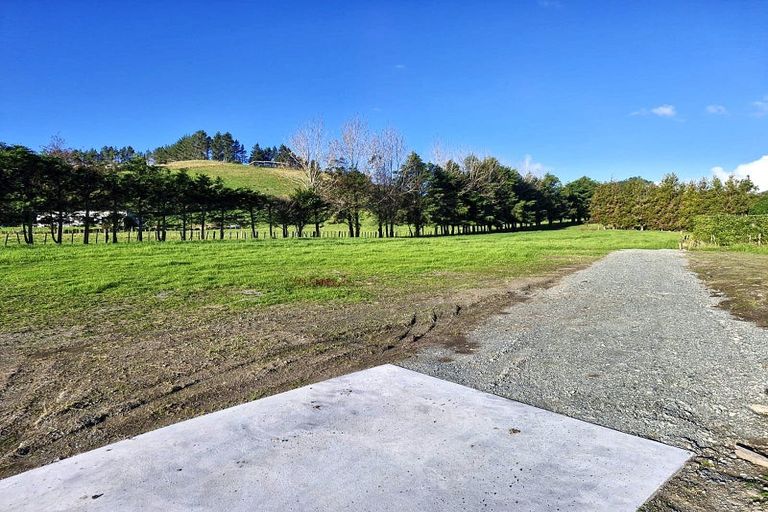 Photo of property in 15 Sands Road, Glenbervie, 0173